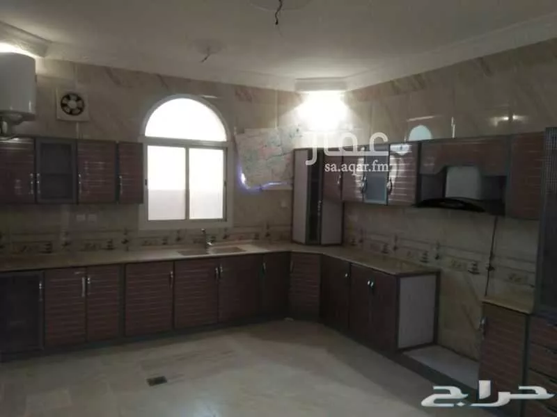 شقة 4 غرف في المرجان 10