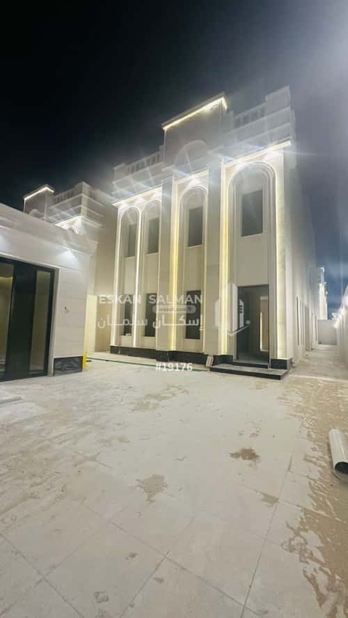 9 bedroom villa in Al Amwaj 11