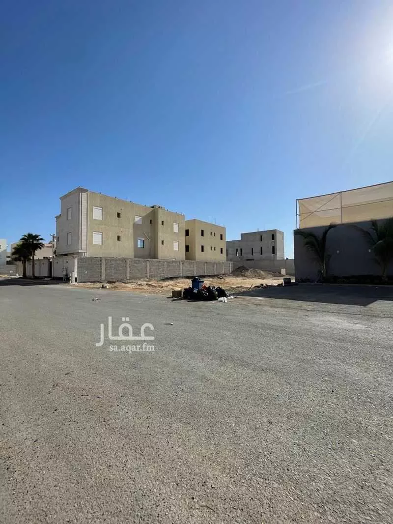895 sqm land in Az Zomorod 4