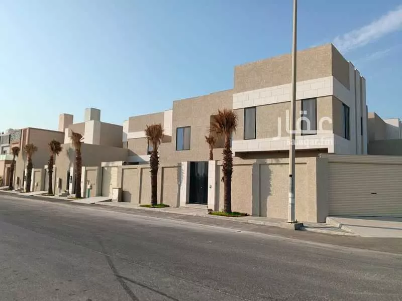 4 bedroom villa in At Tahliyah, Eastern Province 2