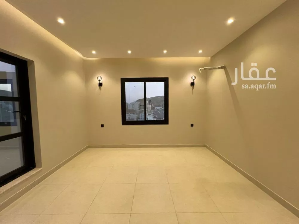 3 bedroom apartment in Al Shawqiyyah, Makkah 4