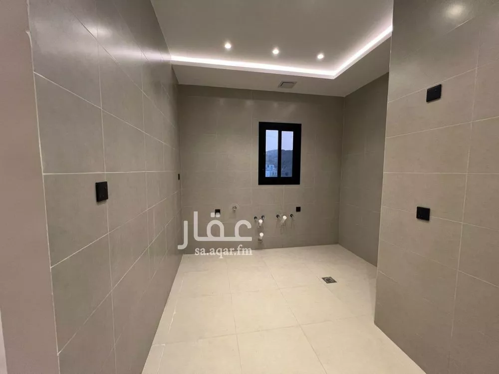 3 bedroom apartment in Al Shawqiyyah, Makkah 6