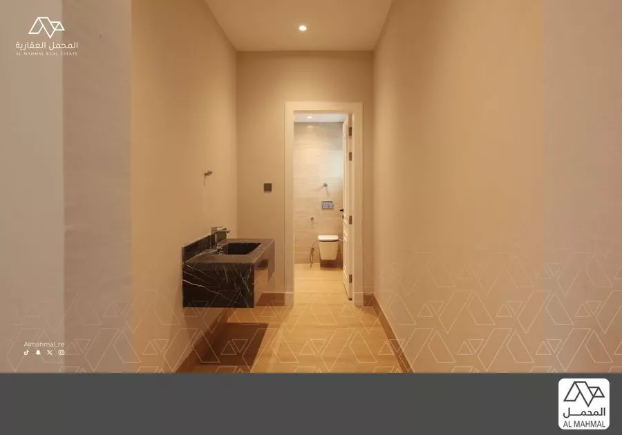 4 bedroom villa in Al Hamra, Eastern Province 8