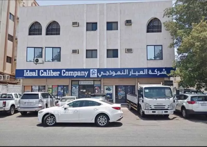 864 sqm land in Al Aziziyah 3
