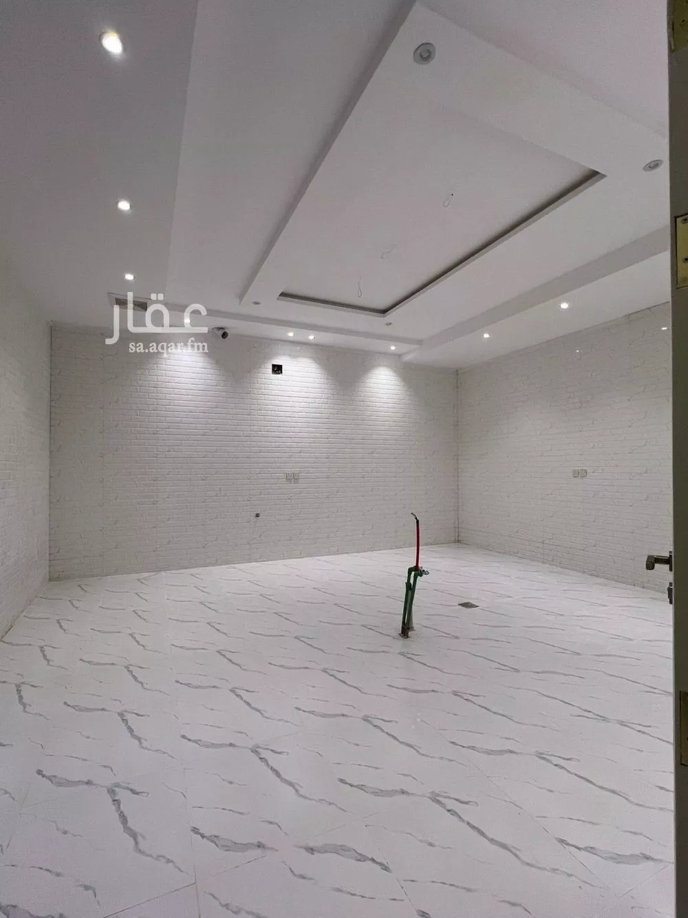 فيلا 8 غرف في طويق 24