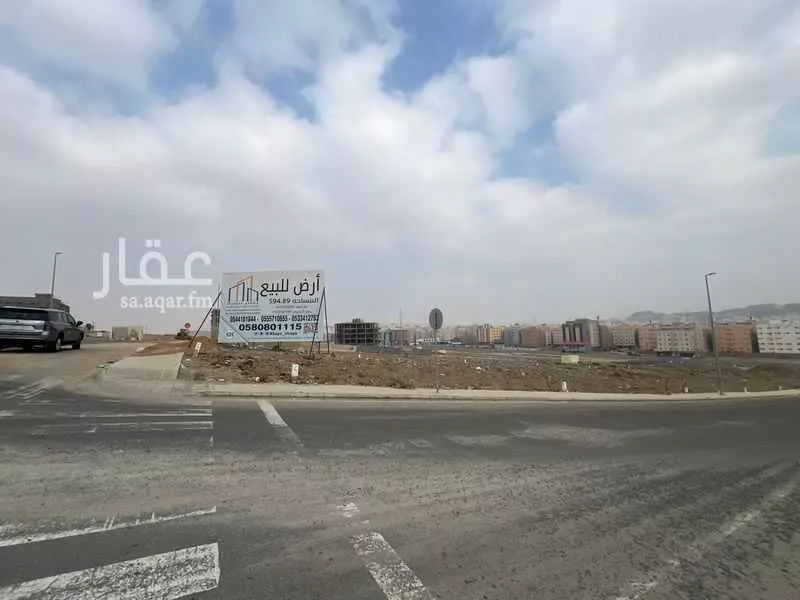 أرض 594 م² في المريخ 4