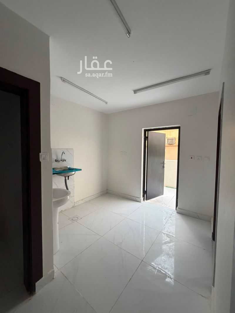 28 bedroom building in Umm Al Hamam Al Sharqi, Riyadh 3