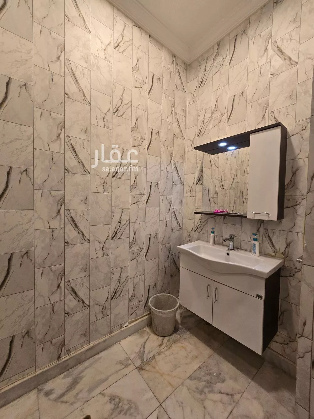 فيلا 8 غرف في الزمرد 12