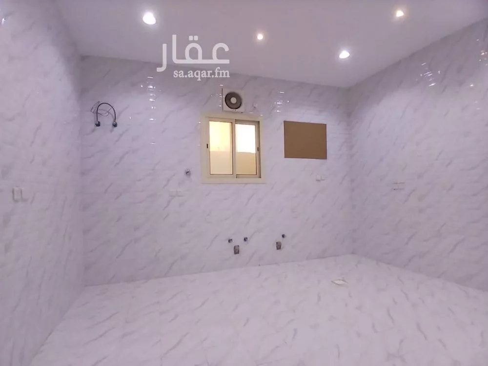 فيلا 5 غرف في الساحل 3