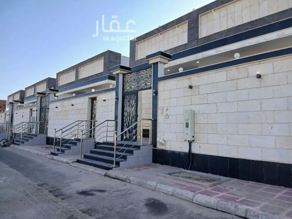 فيلا 5 غرف في الساحل 7