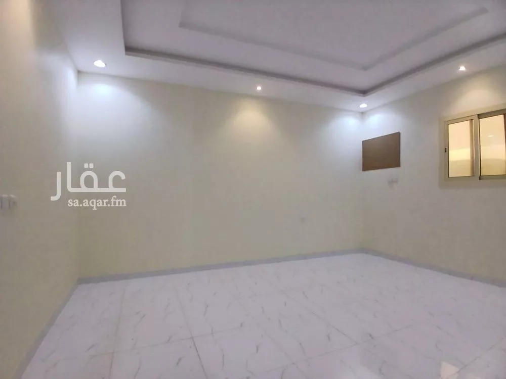 فيلا 5 غرف في الساحل 8