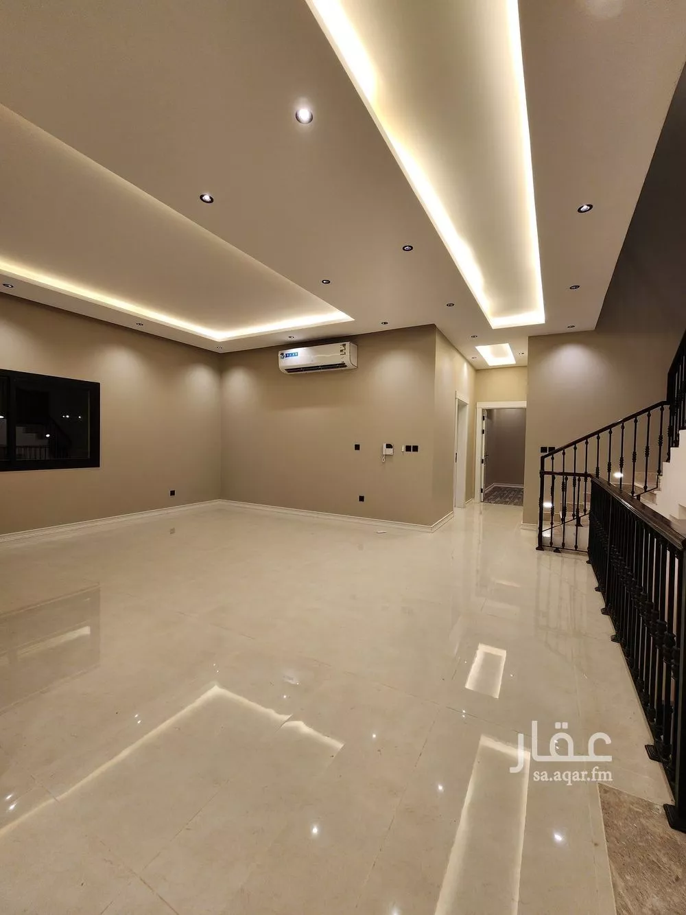 9 bedroom villa in Az Zomorod 2