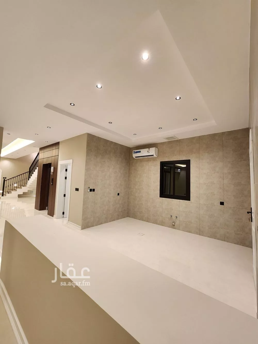 9 bedroom villa in Az Zomorod 12