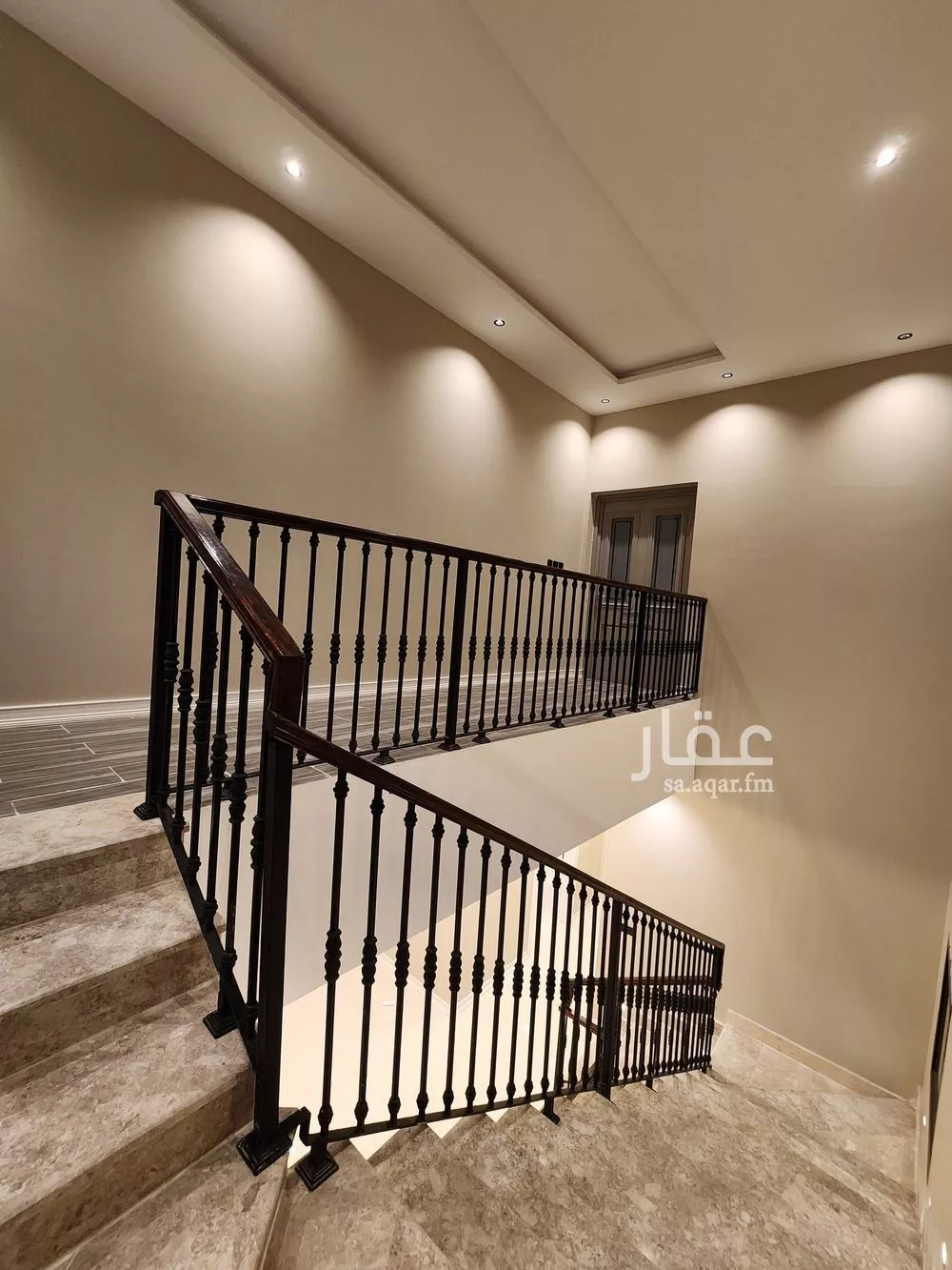9 bedroom villa in Az Zomorod 22