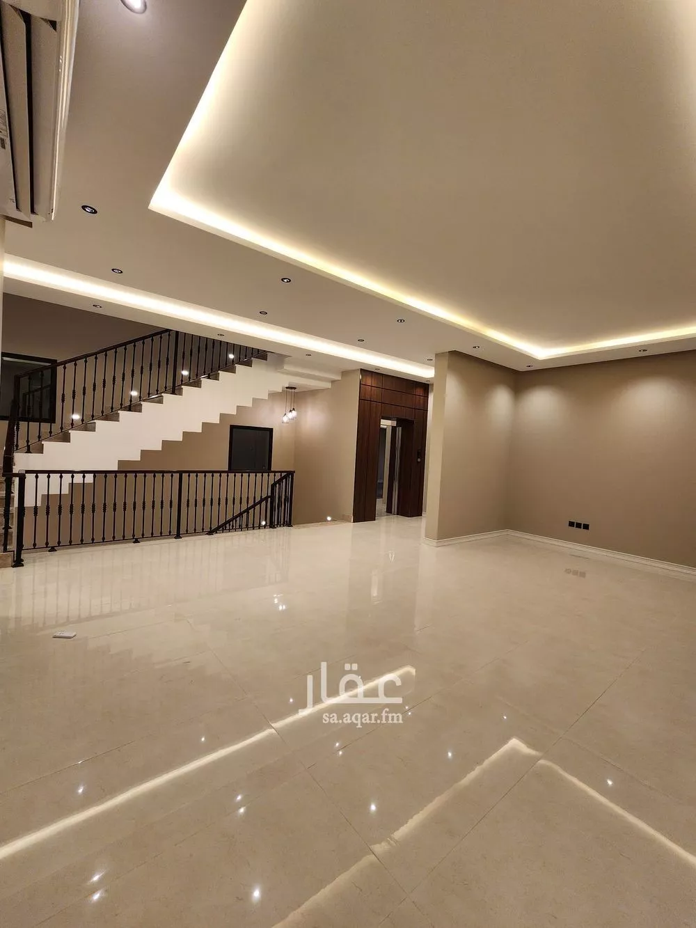 9 bedroom villa in Az Zomorod 30