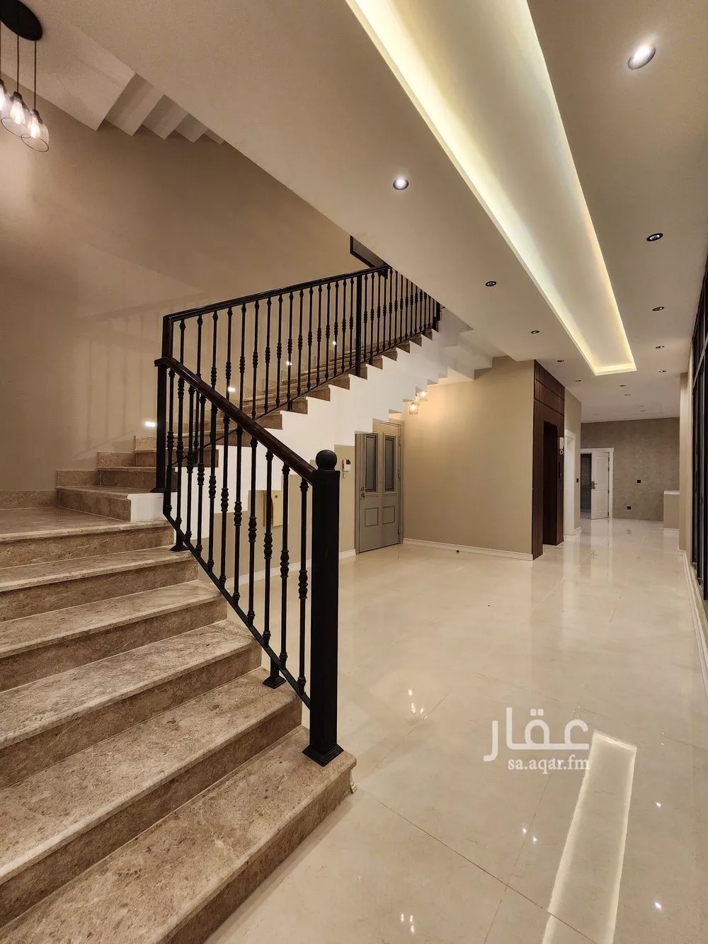 9 bedroom villa in Az Zomorod 31