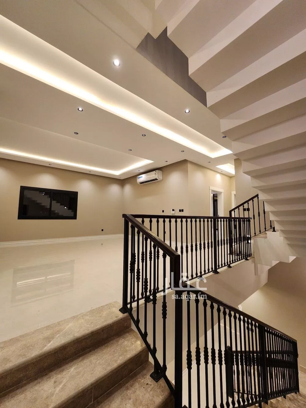 9 bedroom villa in Az Zomorod 33