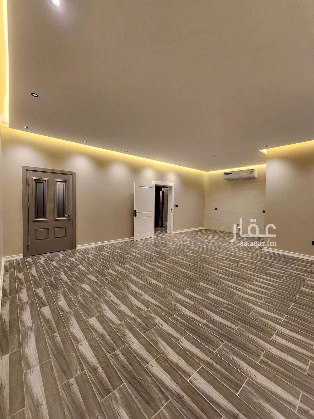 9 bedroom villa in Az Zomorod 39
