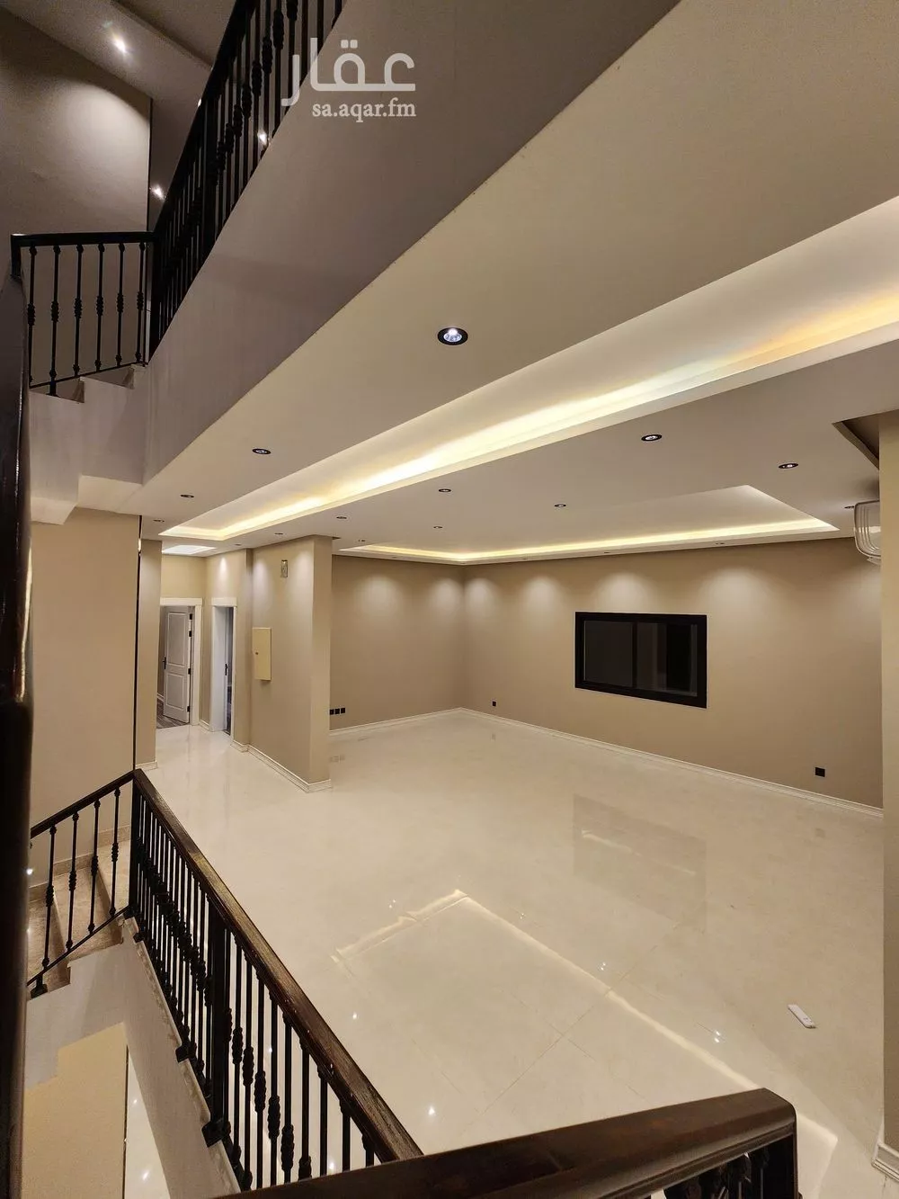 9 bedroom villa in Az Zomorod 10