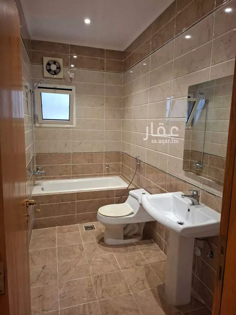 6 bedroom villa in Al Yaqout 18