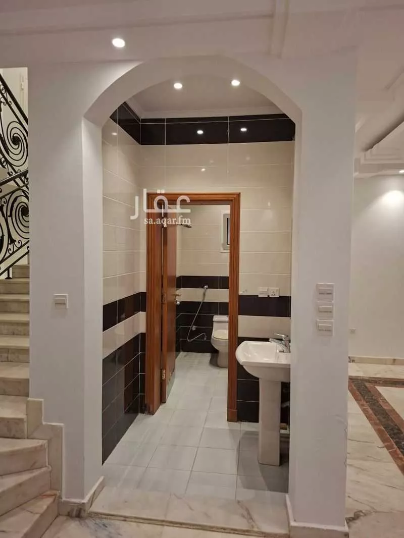6 bedroom villa in Al Yaqout 8