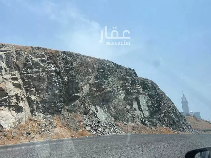 أرض 647 م² في الجميزة 3