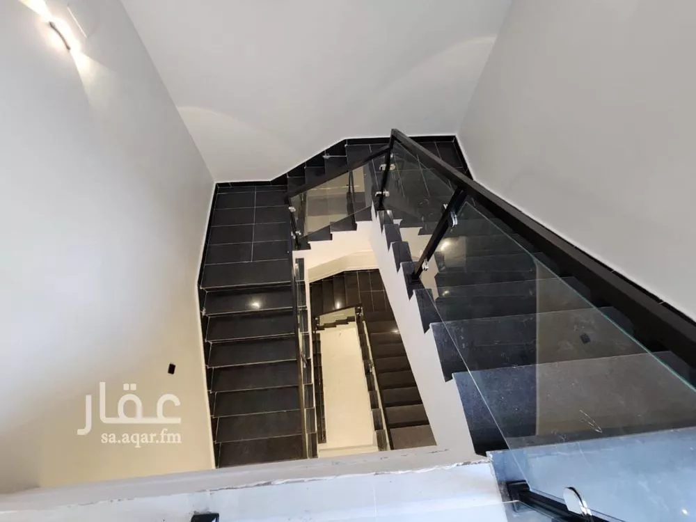 8 bedroom villa in Jeddah 4