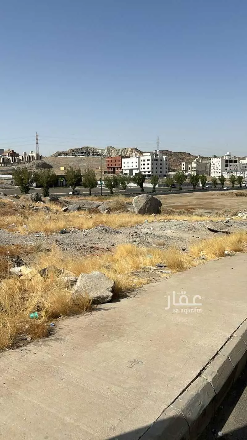 أرض 625 م² في البحيرات 7