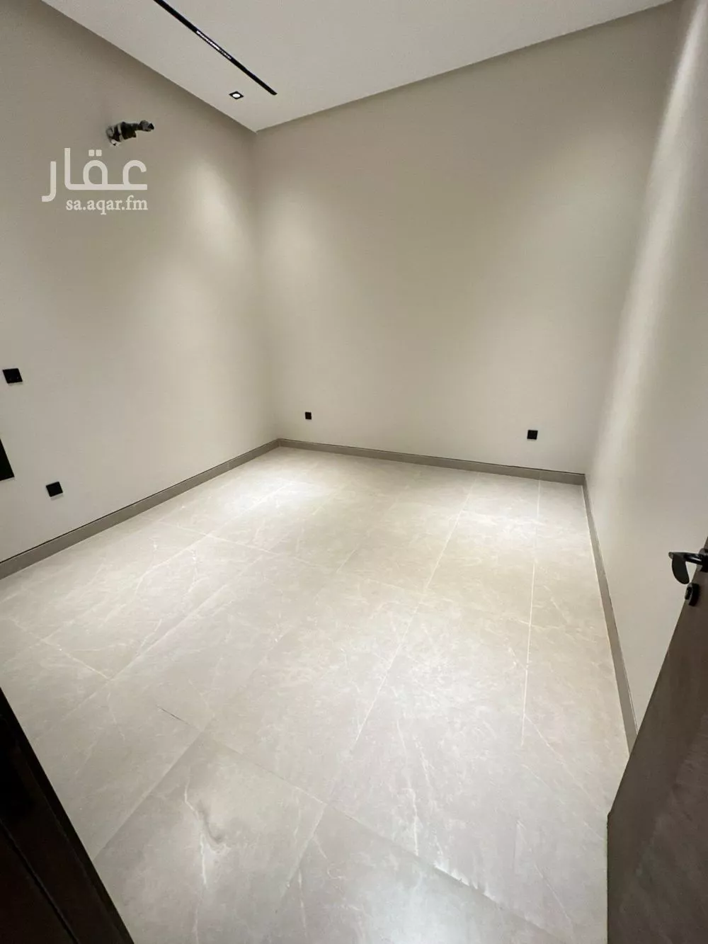 فيلا 6 غرف في الشراع 8
