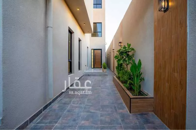 6 bedroom villa in King Fahd 19