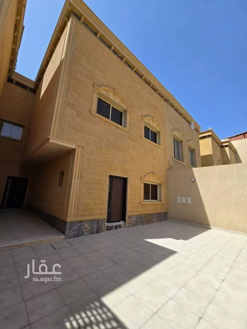 6 bedroom villa in Al Awali 18