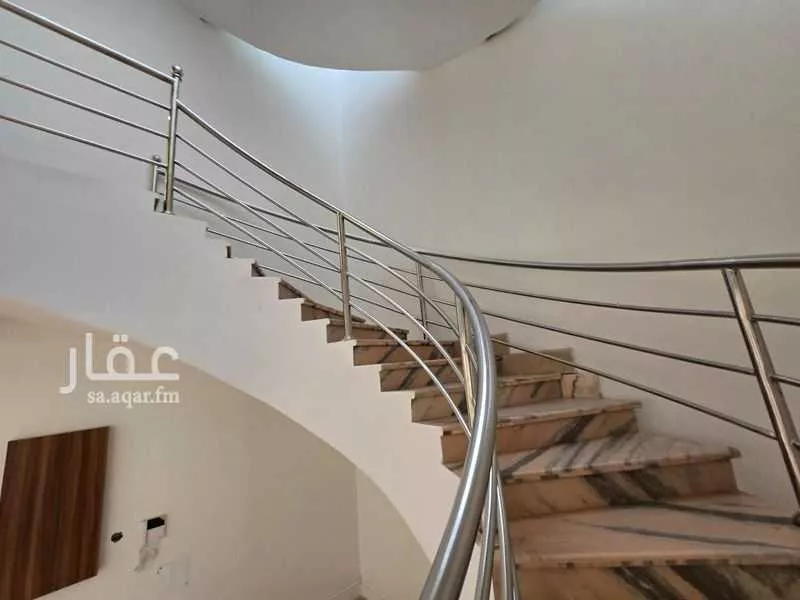 6 bedroom villa in Al Awali 4