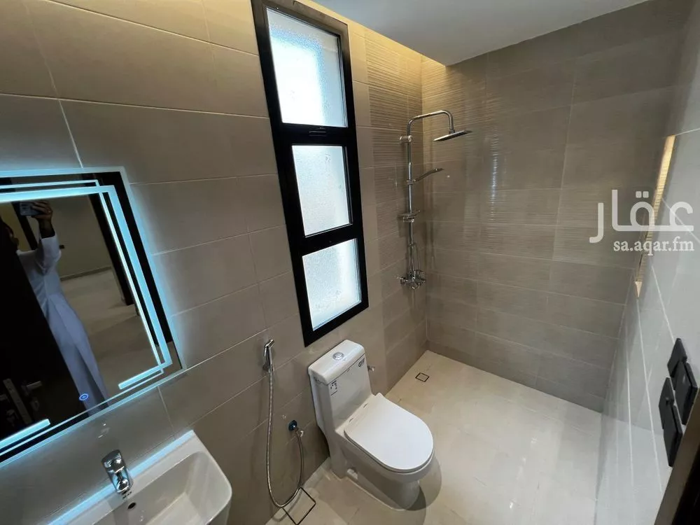 6 bedroom villa in Al Umrah Al Jadidah 2