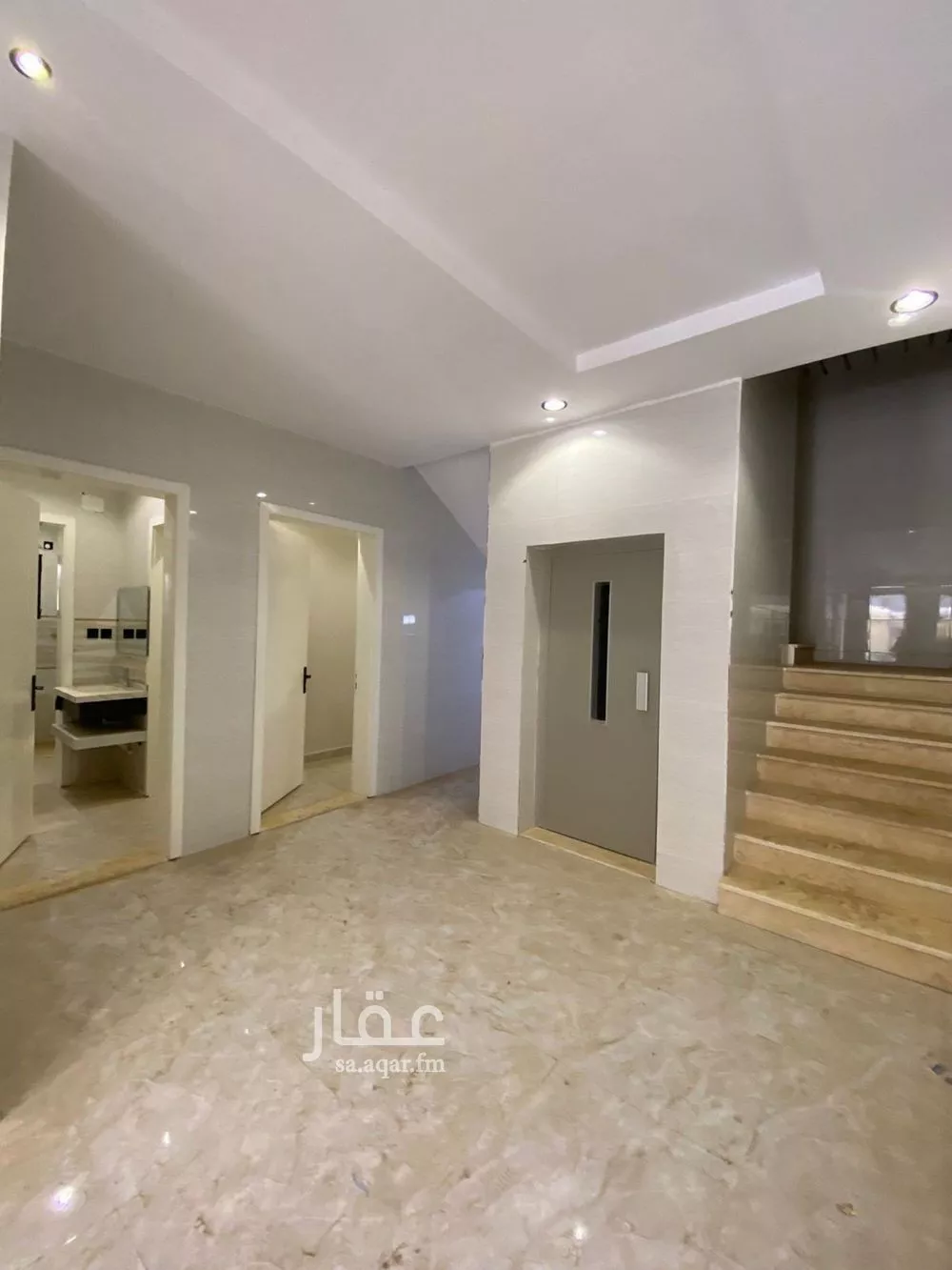 فيلا 8 غرف في الملك فهد 9