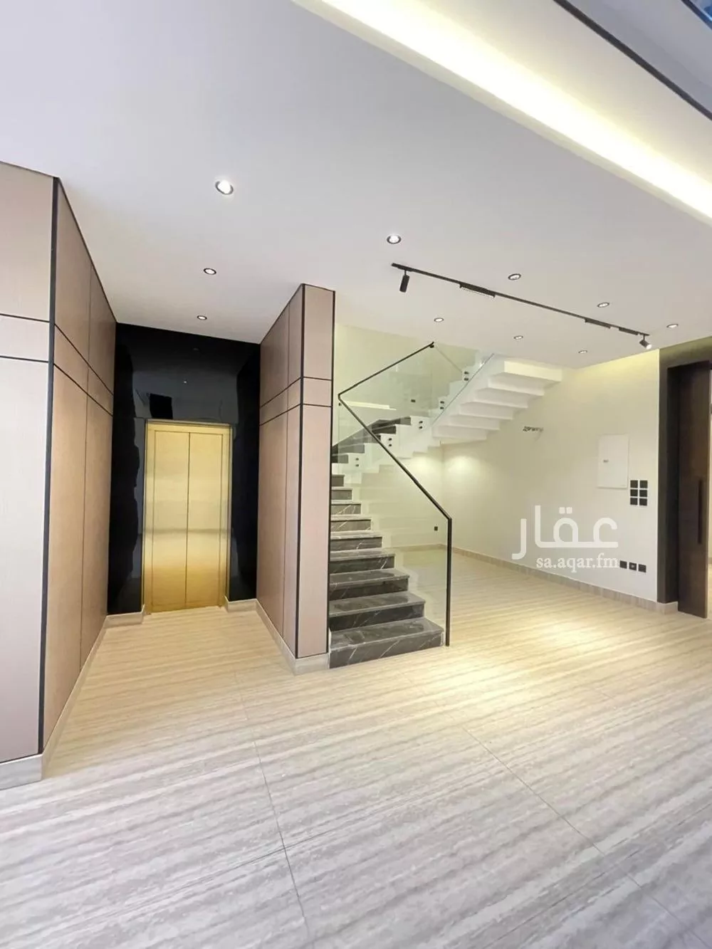8 bedroom villa in Al Ukayshiyyah 3