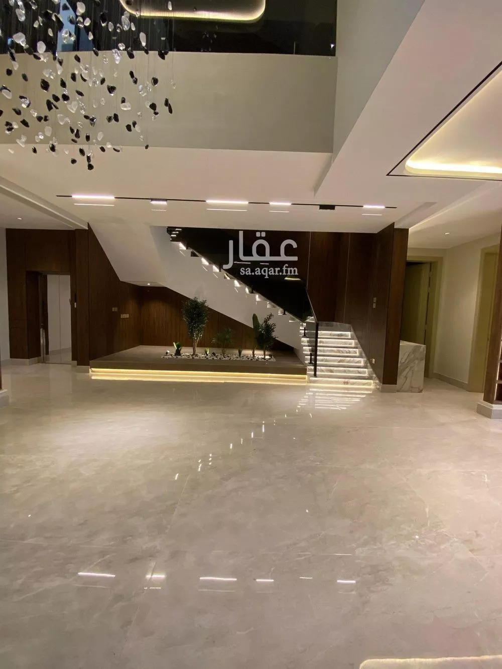 فيلا 8 غرف في العوالي 9