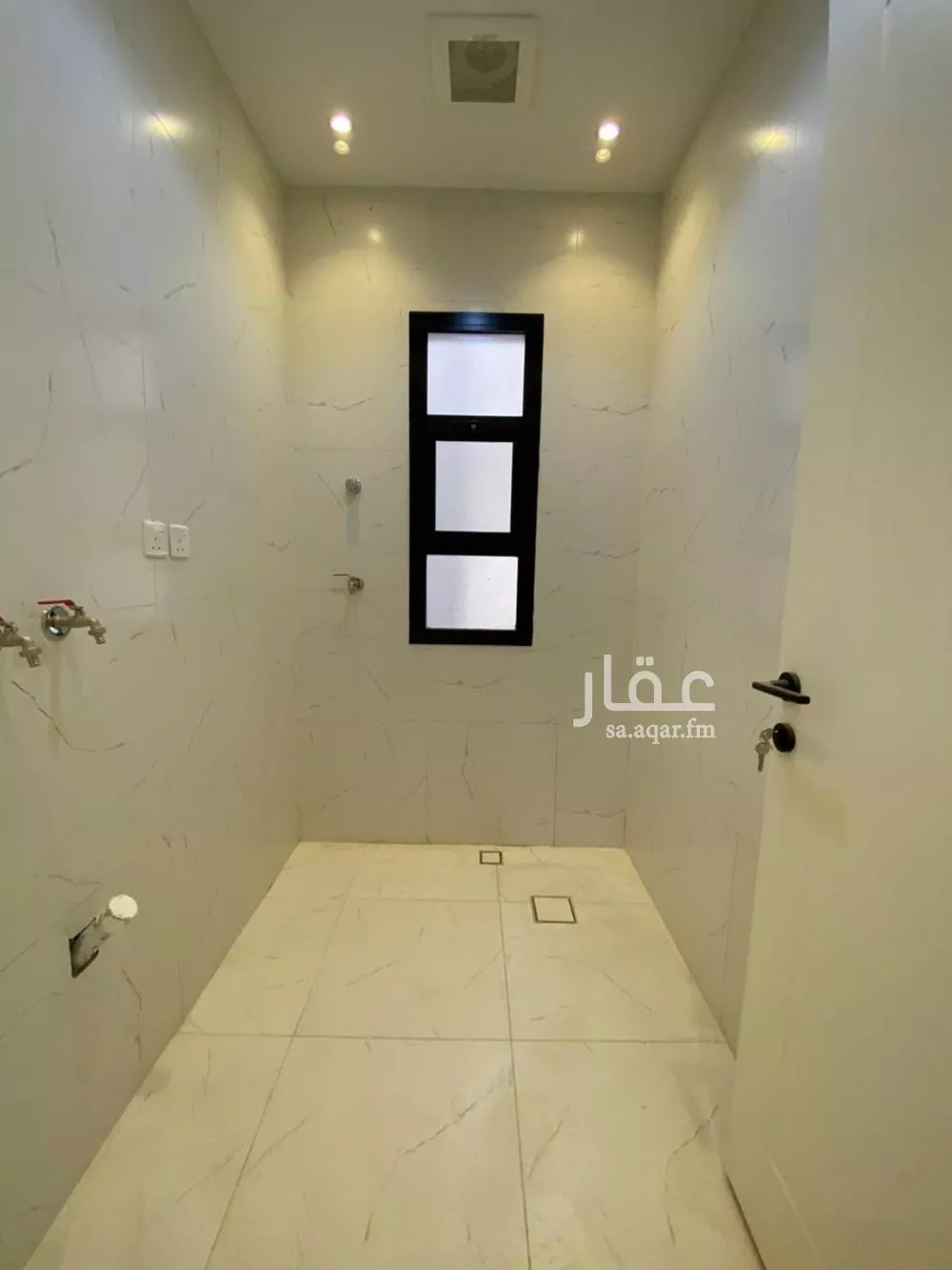 فيلا 9 غرف في الملك فهد 14