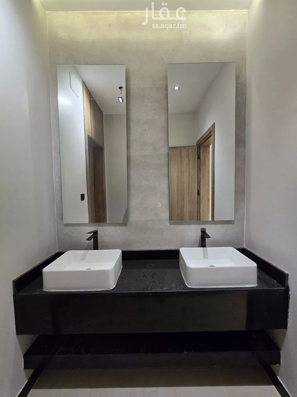 8 bedroom villa in King Fahd 17
