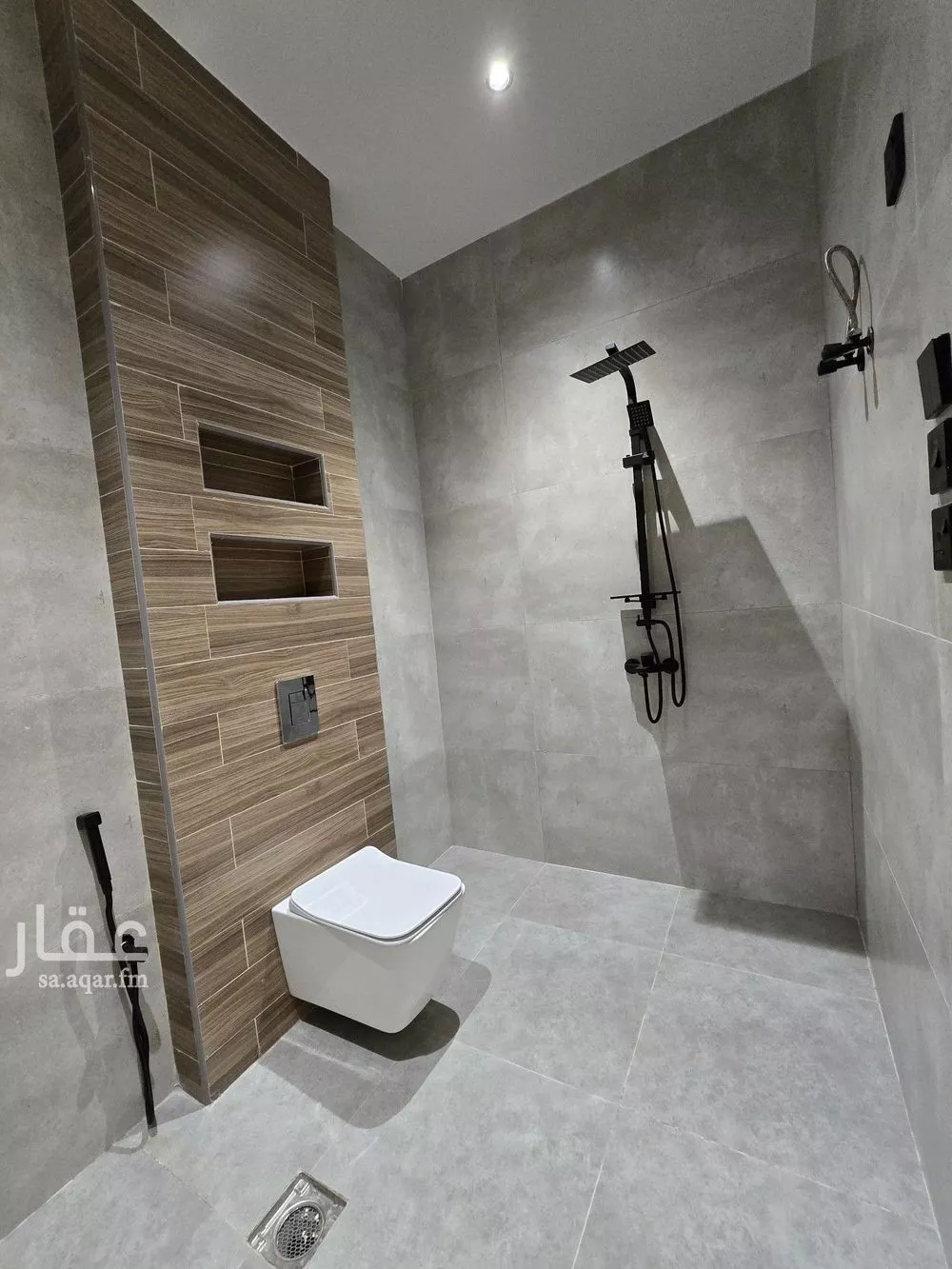 8 bedroom villa in King Fahd 21