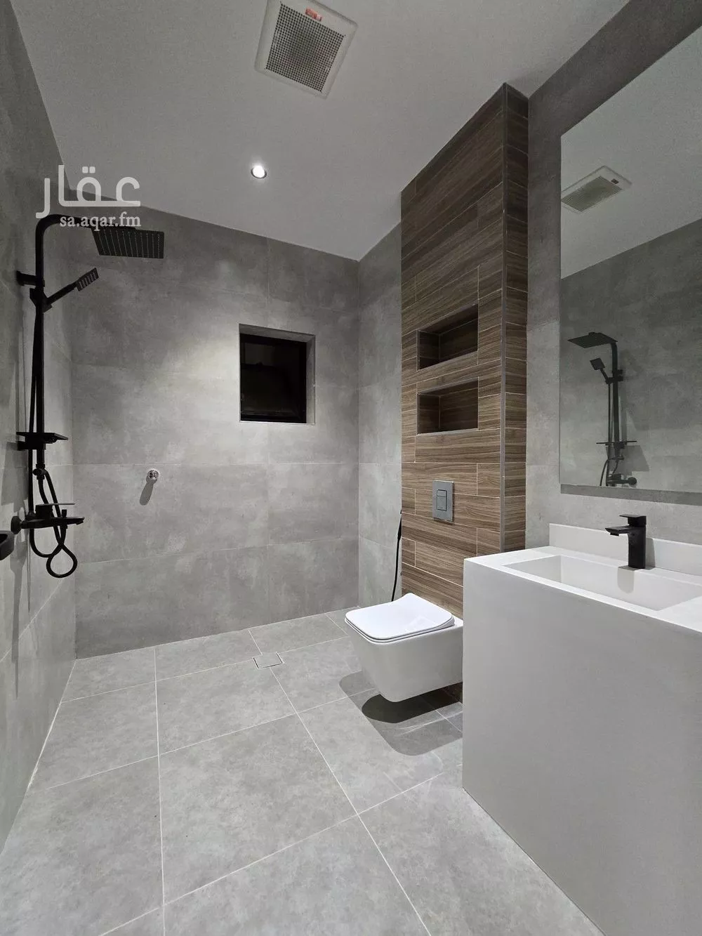 8 bedroom villa in King Fahd 25