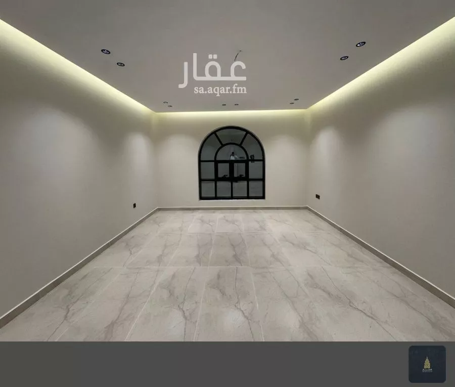 فيلا 10 غرف في الملك فهد 18