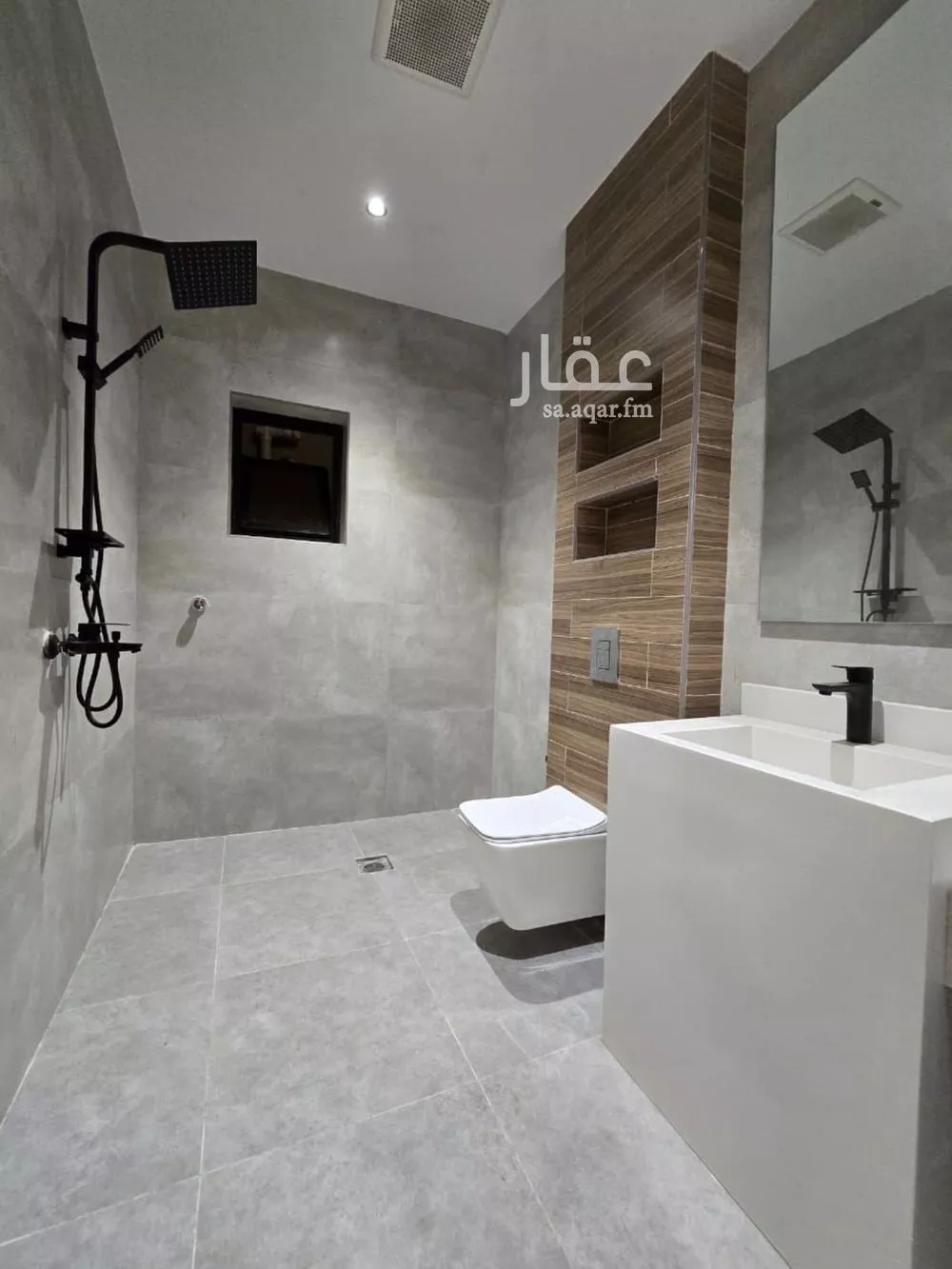 8 bedroom villa in King Fahd 20