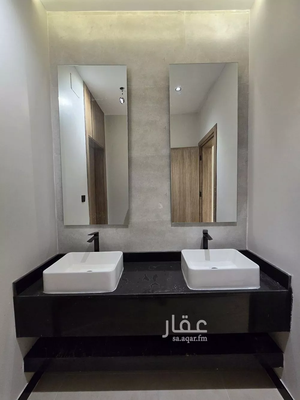 8 bedroom villa in King Fahd 22