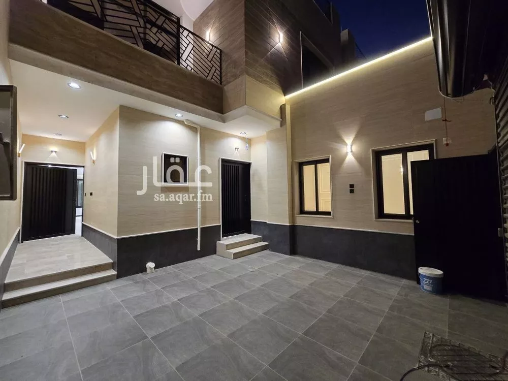 8 bedroom villa in King Fahd 4