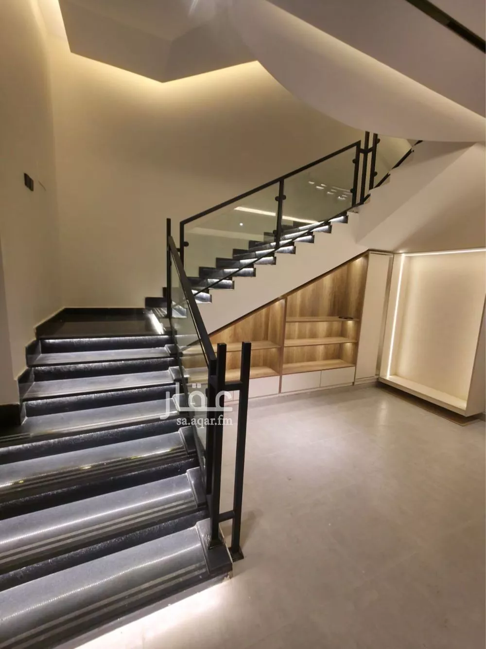 9 bedroom villa in King Fahd 15