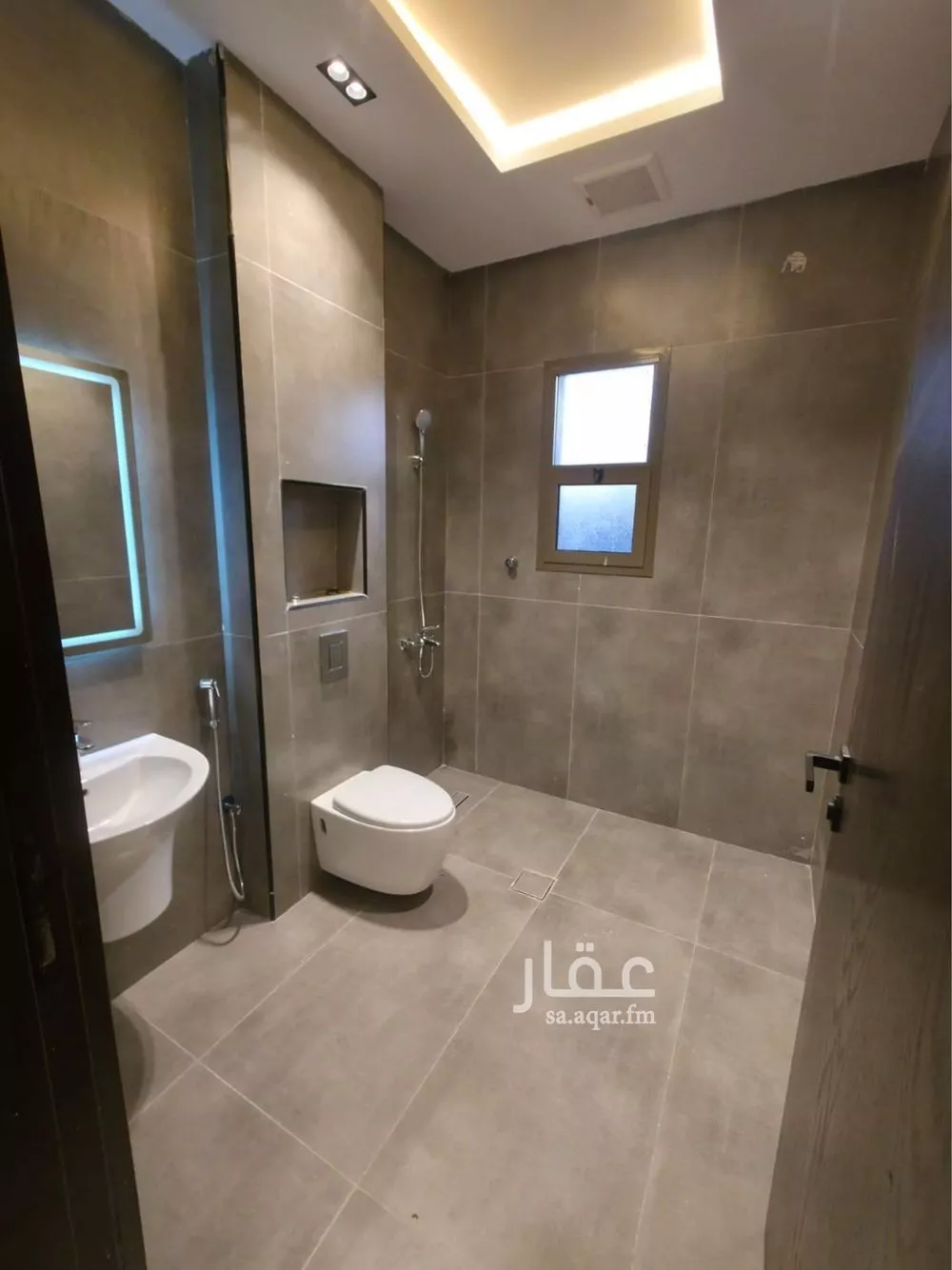 9 bedroom villa in King Fahd 28