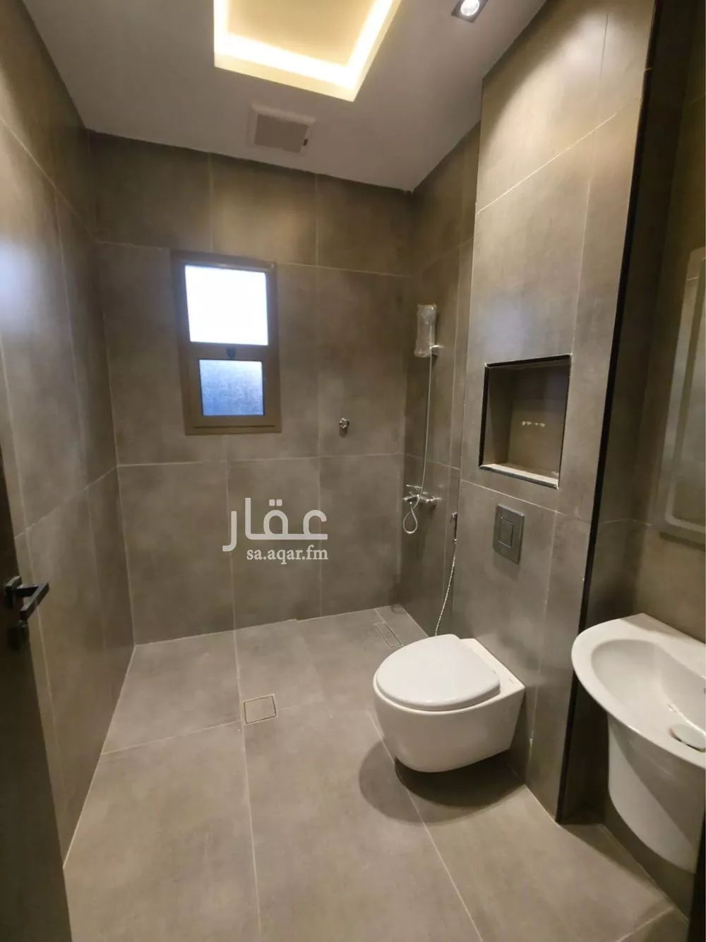 9 bedroom villa in King Fahd 30