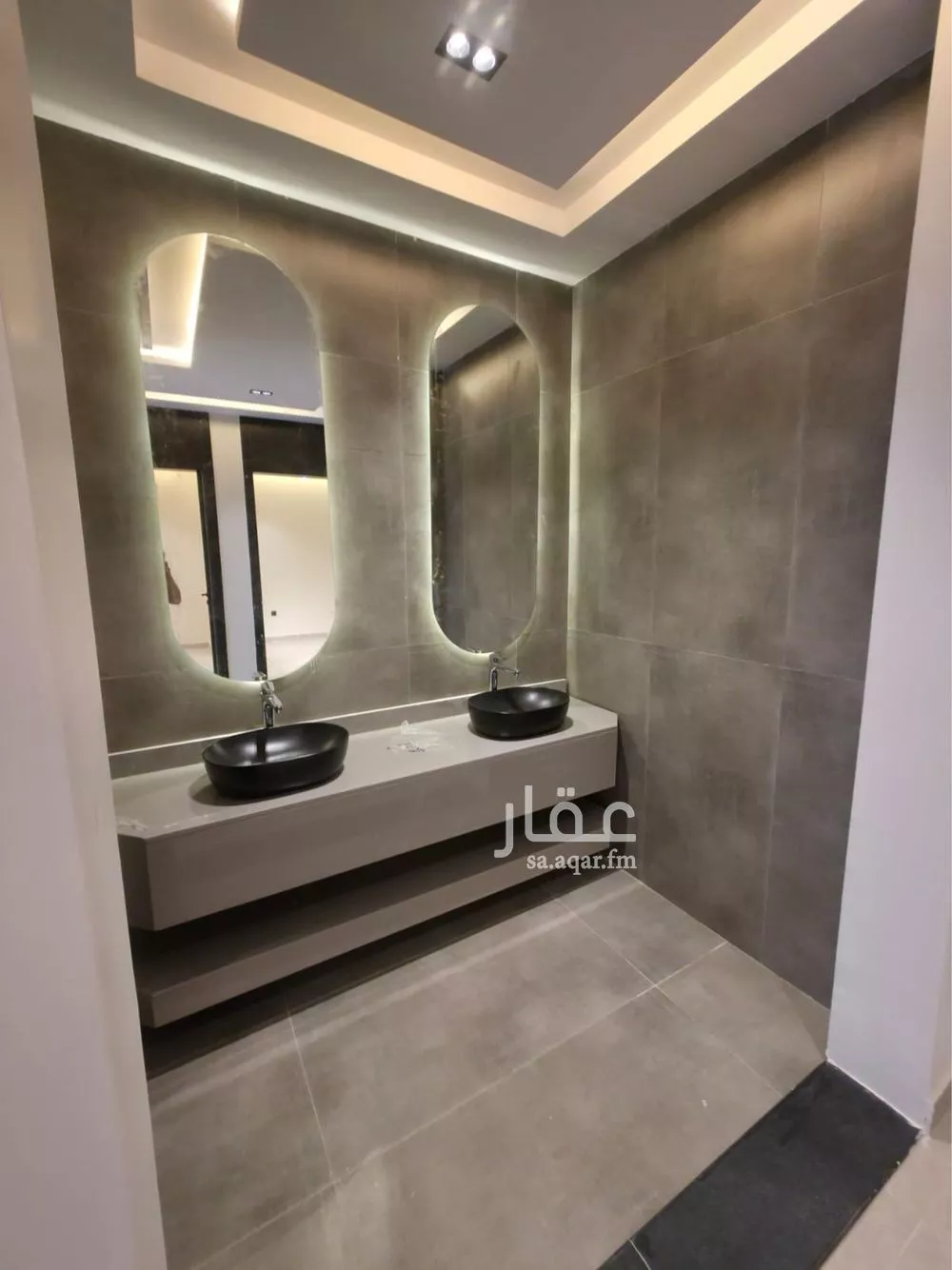 9 bedroom villa in King Fahd 7