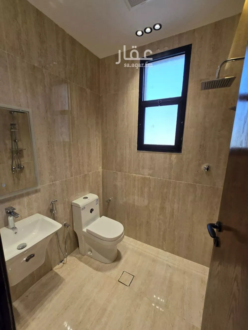 8 bedroom villa in King Fahd 11