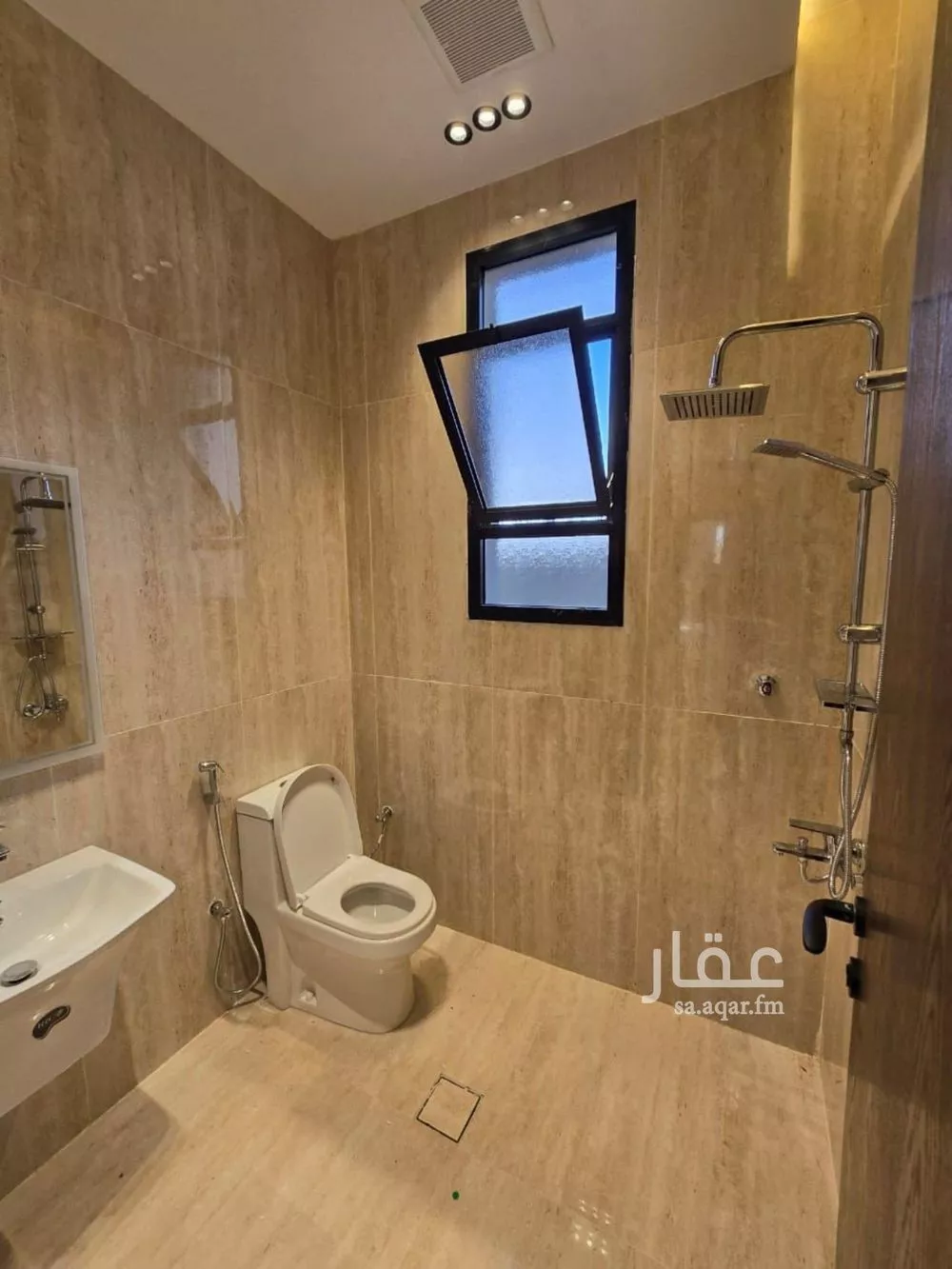 8 bedroom villa in King Fahd 17